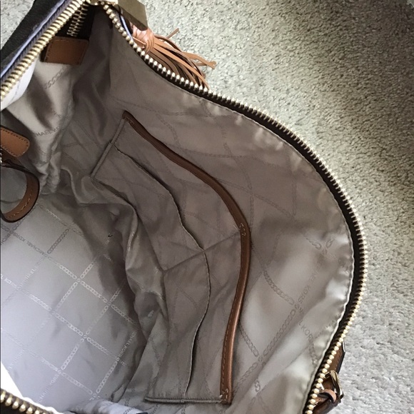 Michael Kors brown bucket bag crossbody - Picture 6 of 6